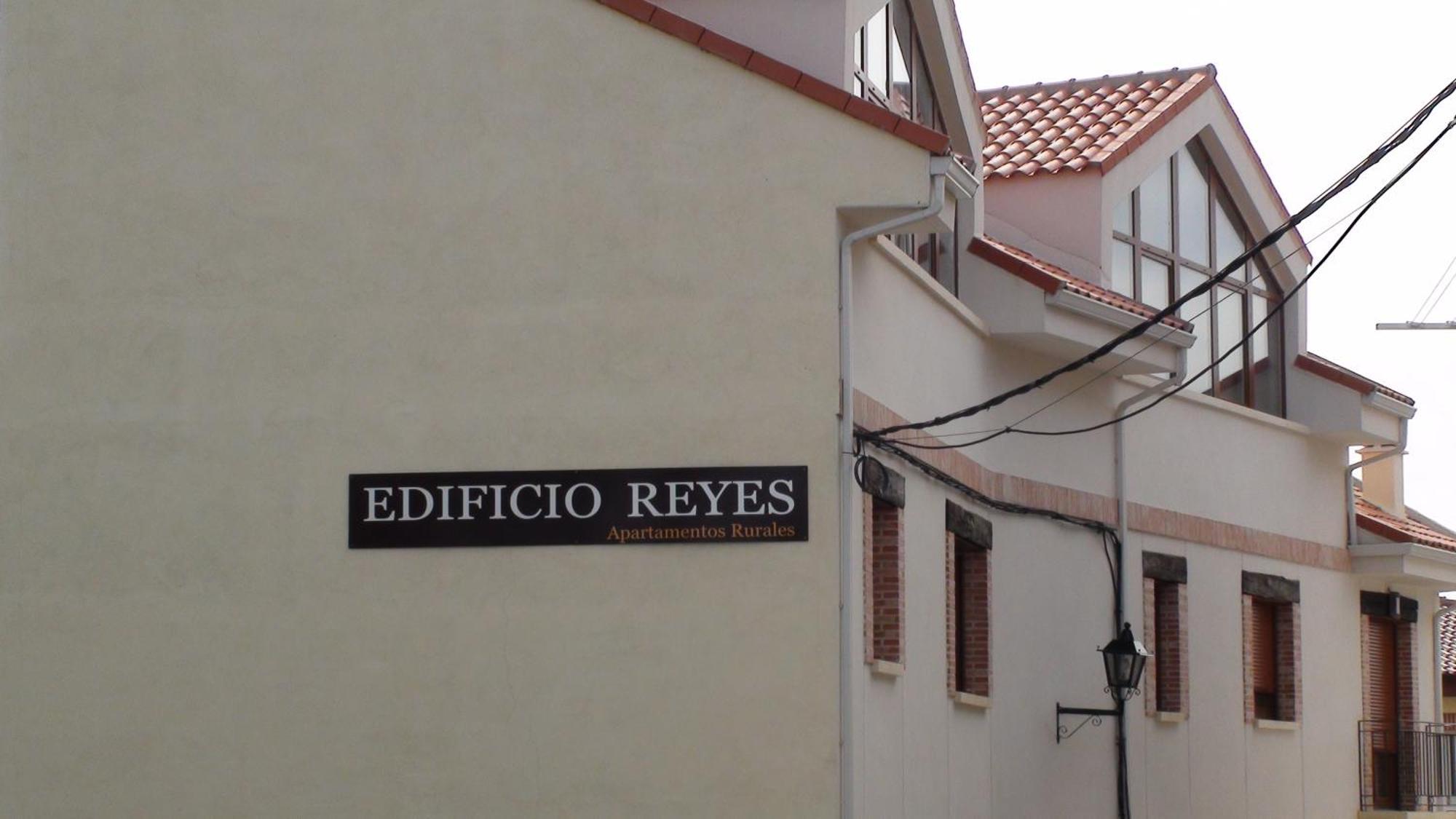 Apartamento Edificio Reyes La Adrada Exterior foto